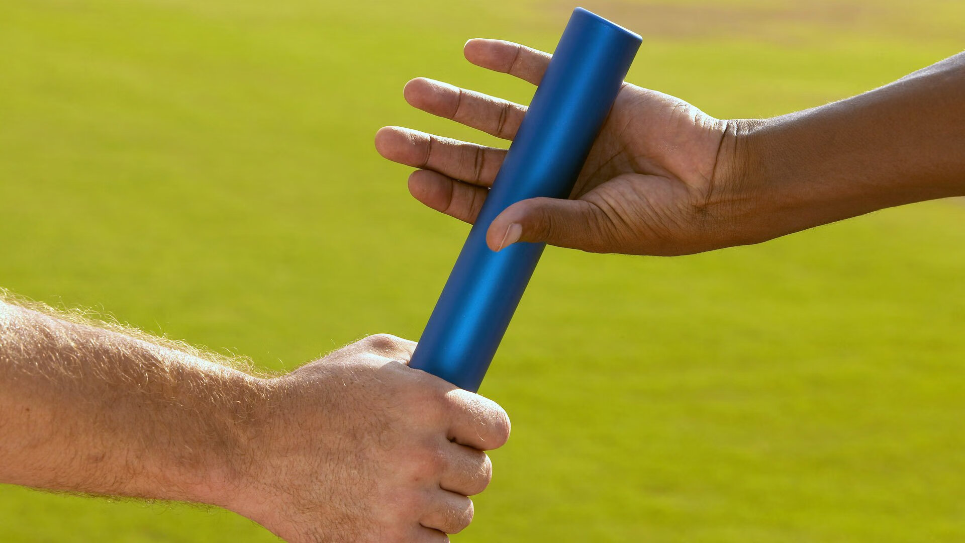 李娜教子有方陪同孩子参与体育课，李娜老师